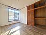 子供部屋：自然と調和する明るい空間で、心安らぐひとときを。