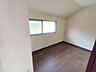 洋室：今からここを誰のお部屋にしようか、そんな洋室。大きさは6.2帖です。 