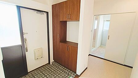 シンプルなデザインの玄関収納。