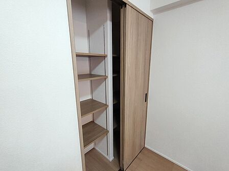 たっぷり収納で、お部屋の中はいつもキレイに片付きそうですね。