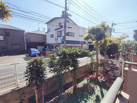 マンション一階部分の特権である庭付き住戸。戸建のような使用感で居住できます。