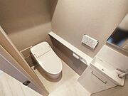 お掃除らくらく。便座脇の操作盤をなくした、リモコンタイプのお手洗い。 