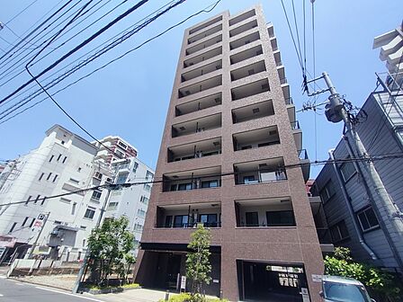 最寄り駅まで徒歩4分の近さ。 忙しい朝が助かる立地、 暮らしにゆとりが生まれます。