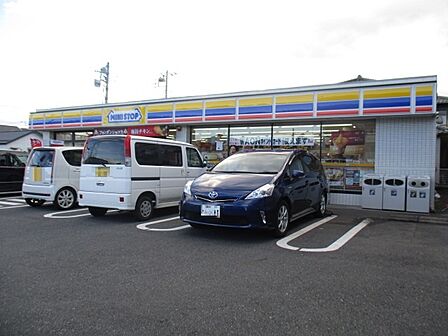 ミニストップ鴻巣東3丁目店(750m)