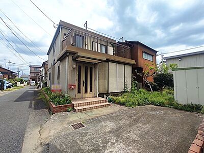 外観:最寄り駅まで徒歩15分。この距離だと、運動不足も少し解消されるかも。 外観:最寄り駅まで徒歩15分。この距離だと、運動不足も少し解消されるかも。