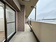 南向きバルコニーでお洗濯ものはいつもカラッと乾きます。 