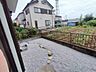 外観：季節のお花を少し楽しむのにちょうどいいサイズのお庭です。 