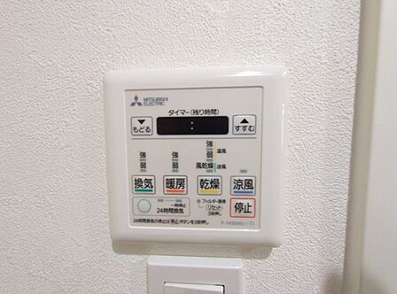 空気もこもらず、いつもクリーンな浴室乾燥機付。
