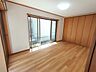 洋室：今からここを誰のお部屋にしようか、そんな洋室。 
