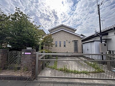 外観:閑静な住宅地で、小さなお子様がいるご家族にも安心。 外観:閑静な住宅地で、小さなお子様がいるご家族にも安心。