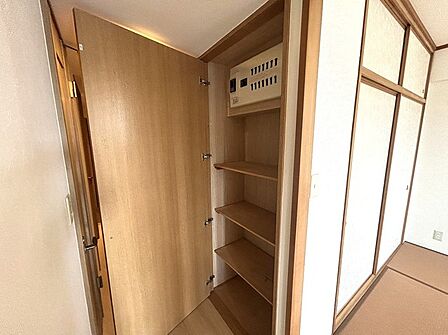 全居室はもちろん、共用スペース収納もあり、すっきり片づけて広く使えます。