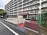 エントランス：こちらのマンションは、全154戸のコミュニティです。 