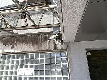 暮らしの安全を守る防犯カメラを設置しており、日々の安心を支える心強い環境が整っています