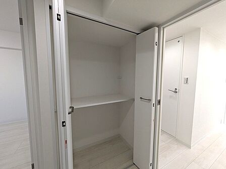 さっと物がしまえる共用部分の収納、新生活で大活躍するでしょう。