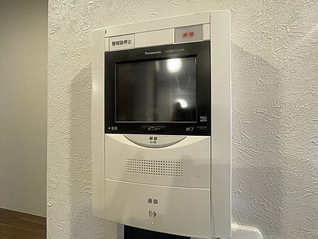 日々の安心をさりげなく守る機能的な設備が、落ち着いた暮らしの基盤として静かに存在しています