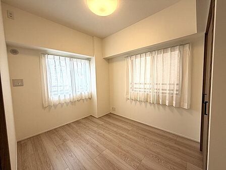 角住戸なので2面窓のお部屋が出来ました〇