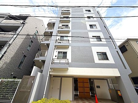 最寄り駅まで徒歩6分の近さ。 忙しい朝が助かる立地、 暮らしにゆとりが生まれます。 