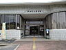 周辺：伊奈町立図書館（710m）