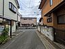 外観：穏やかな時間が流れる住宅街の佇まいは、日々の暮らしに心地よい落ち着きをもたらします。