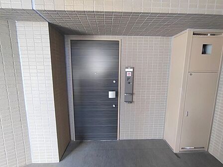 最寄り駅まで徒歩1分の近さ。 忙しい朝が助かる立地、 暮らしにゆとりが生まれます。
