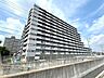 外観：落ち着いた色味と整ったフォルムが街並みに美しく調和しています。 