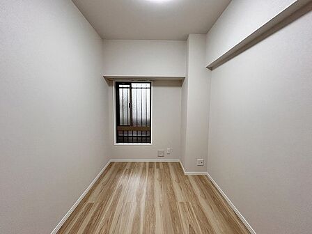 今からここを誰のお部屋にしようか、そんな洋室。 