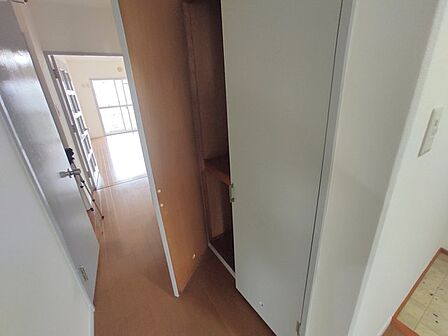 さっと物がしまえる共用部分の収納、新生活で大活躍するでしょう。