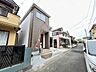 外観：住民の方が主に利用する交通量少なめの道路に面してます。 