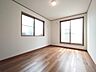 子供部屋：たっぷりの陽光と、心地よい風が舞い込みます。 