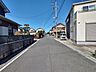 外観：駐車が苦手な方にも嬉しい、前面6ｍ道路に面した住まい。 