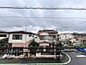 その他：あたり一帯に住宅が広がる立地、住宅地ならではのロケーション。 