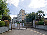 周辺：久喜市立久喜小学校（990m）