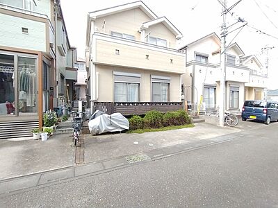 外観:南道路に面した、陽当たり良好な物件です。 外観:南道路に面した、陽当たり良好な物件です。