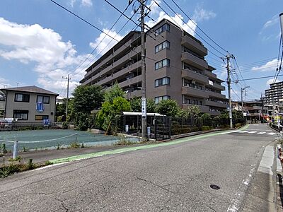 外観：上尾駅徒歩5分の近さ。 忙しい朝が助かる立地、 暮らしにゆとりが生まれます。 