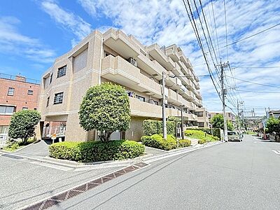 外観：南与野駅徒歩9分の近さ。通勤通学に便利で、駅周辺の生活施設も利用しやすい。 