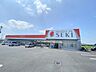 周辺：ドラッグストアセキ　菖蒲店（780m）
