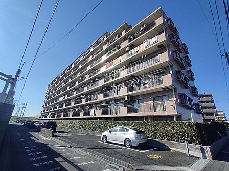 西浦和駅徒歩10分の近さ。 忙しい朝が助かる立地、 暮らしにゆとりが生まれます。 