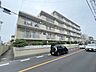 外観：落ち着いた色味と整ったフォルムが街並みに美しく調和しています。 