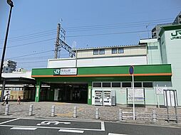 [周辺] JR東日本・首都圏新都市鉄道の駅である。つくばエクスプレスの全旅客営業列車（快速、通勤快速、区間快速、普通）が停車する。