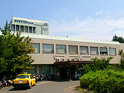[周辺] 横浜保土ケ谷中央病院まで425m、以前は「船員病院」という名称でした。上星川駅が最寄駅になりますが、横浜駅からもバスでアクセスできます。
