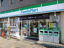 [周辺] ファミリーマート戸田公園駅前店 684m