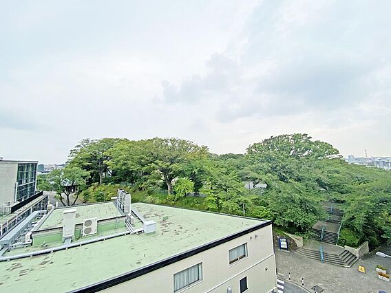 眺望バルコニー...