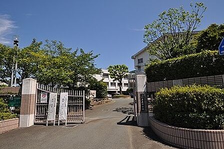 北九州市立花尾中学校(982m)