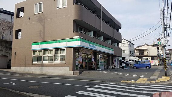 ファミリーマー...