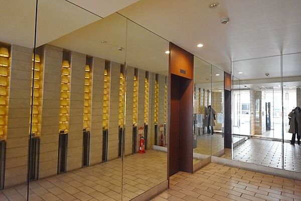 スイート・ワン・コート 8階 | 東京都中央区入船 賃貸マンション エントランス
