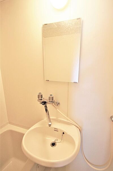 画像16:浴室内に洗面台があります。