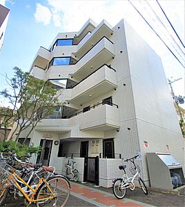 外観：コンビニ、ファミレス徒歩2分の好立地です。