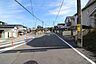 外観：お子様の通学の際も安心な広々とした前面道路です！交通量も多くないので安心！！小さなお子様のいるご家庭にもおすすめです♪