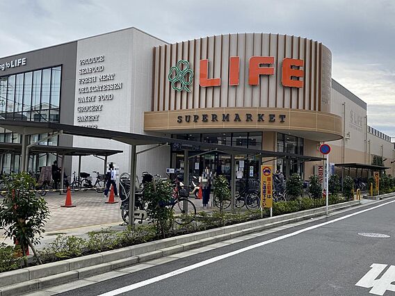 ライフ氷川台店...