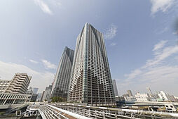 [外観] 全2，799戸、地上58階建ての重厚な外観のツインタワーマンション